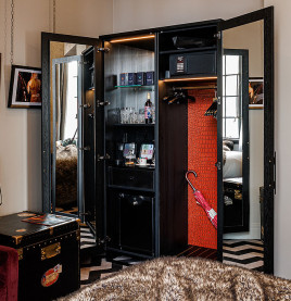 Superior double bedroom bathroom at the Rex
